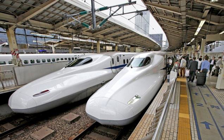 Tàu cao tốc Shinkansen của Nhật Bản.